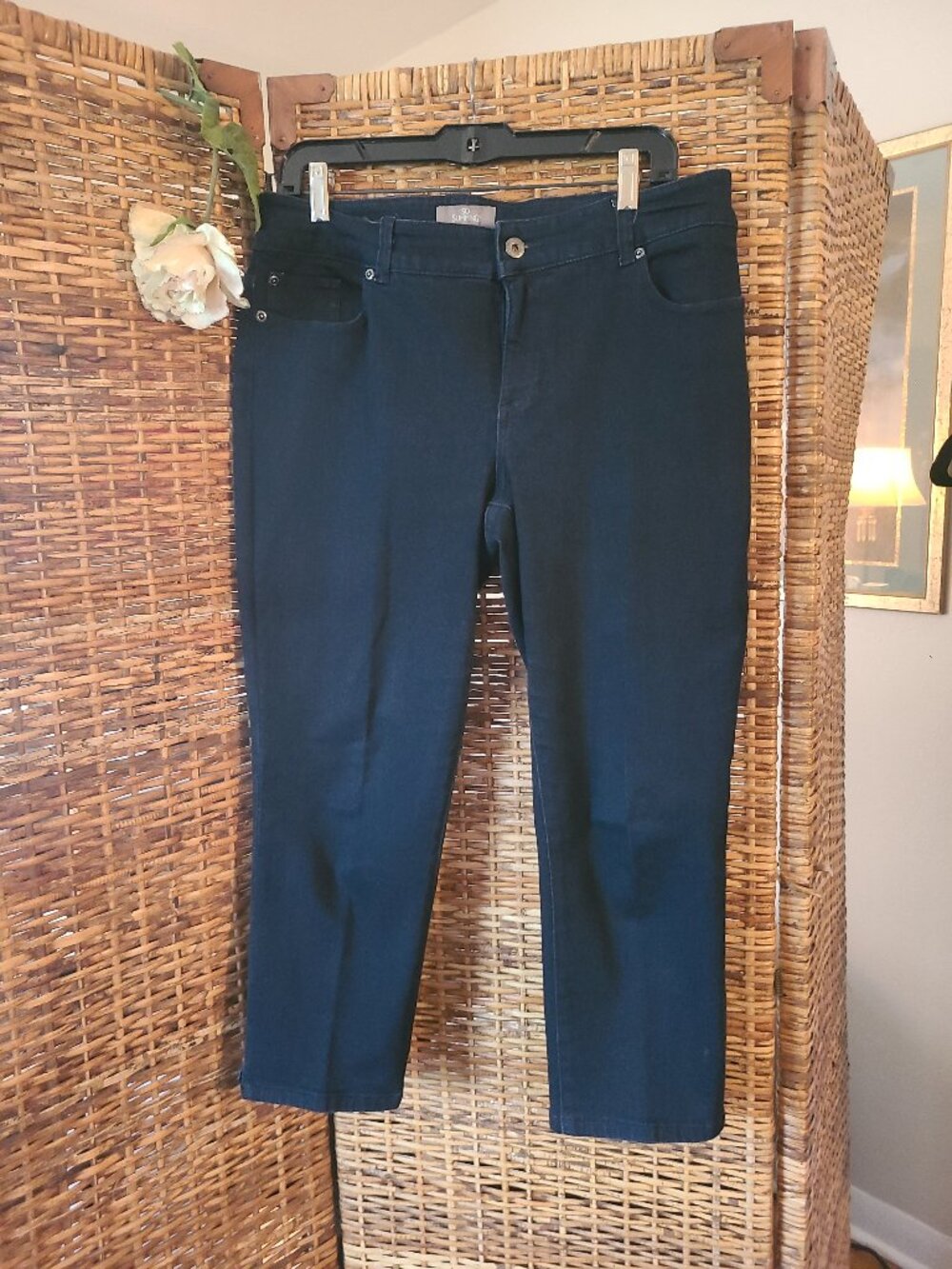 Chico's So Slimming Platinum Dark Blue Denim Crop Pants SZ 1 in Chico's or M